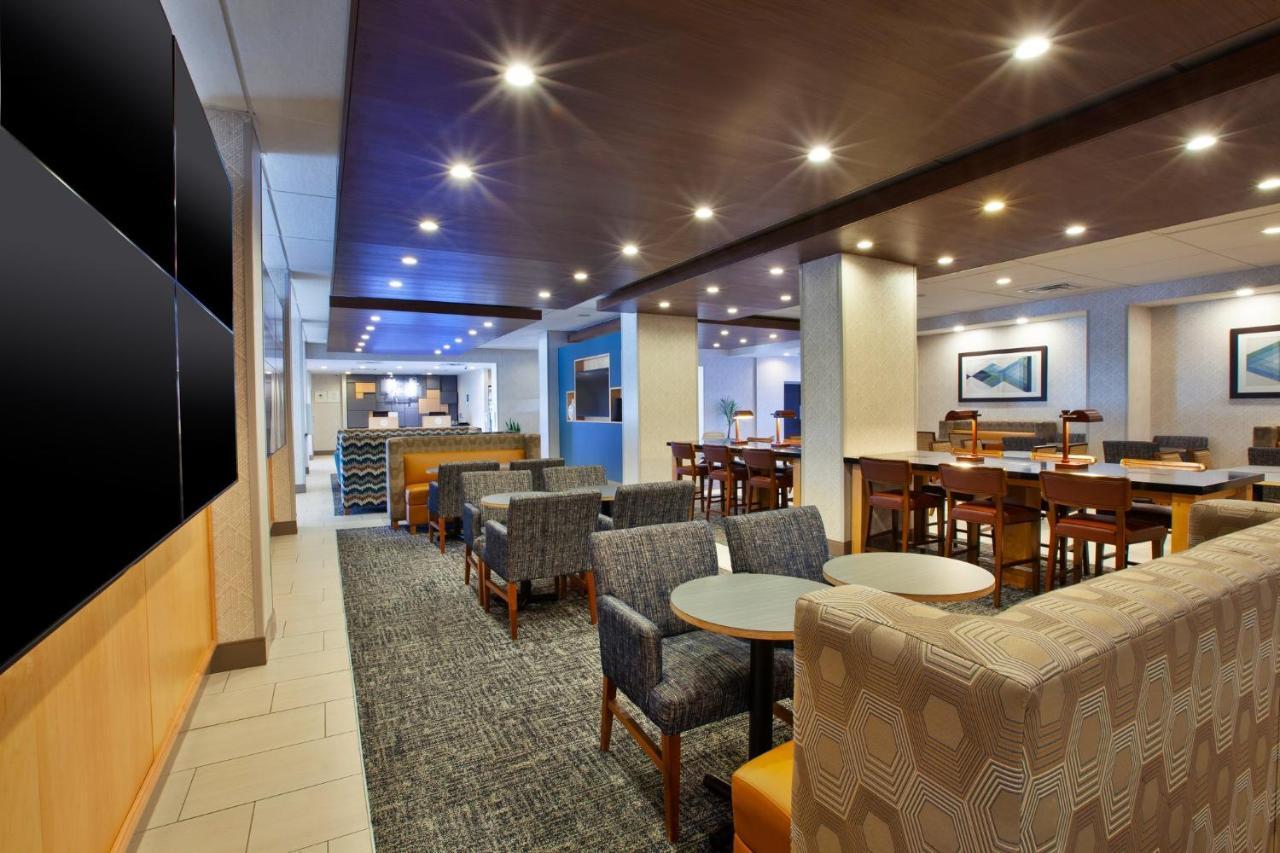 Holiday Inn Express Richmond - Midtown By Ihg Dumbarton Exterior photo