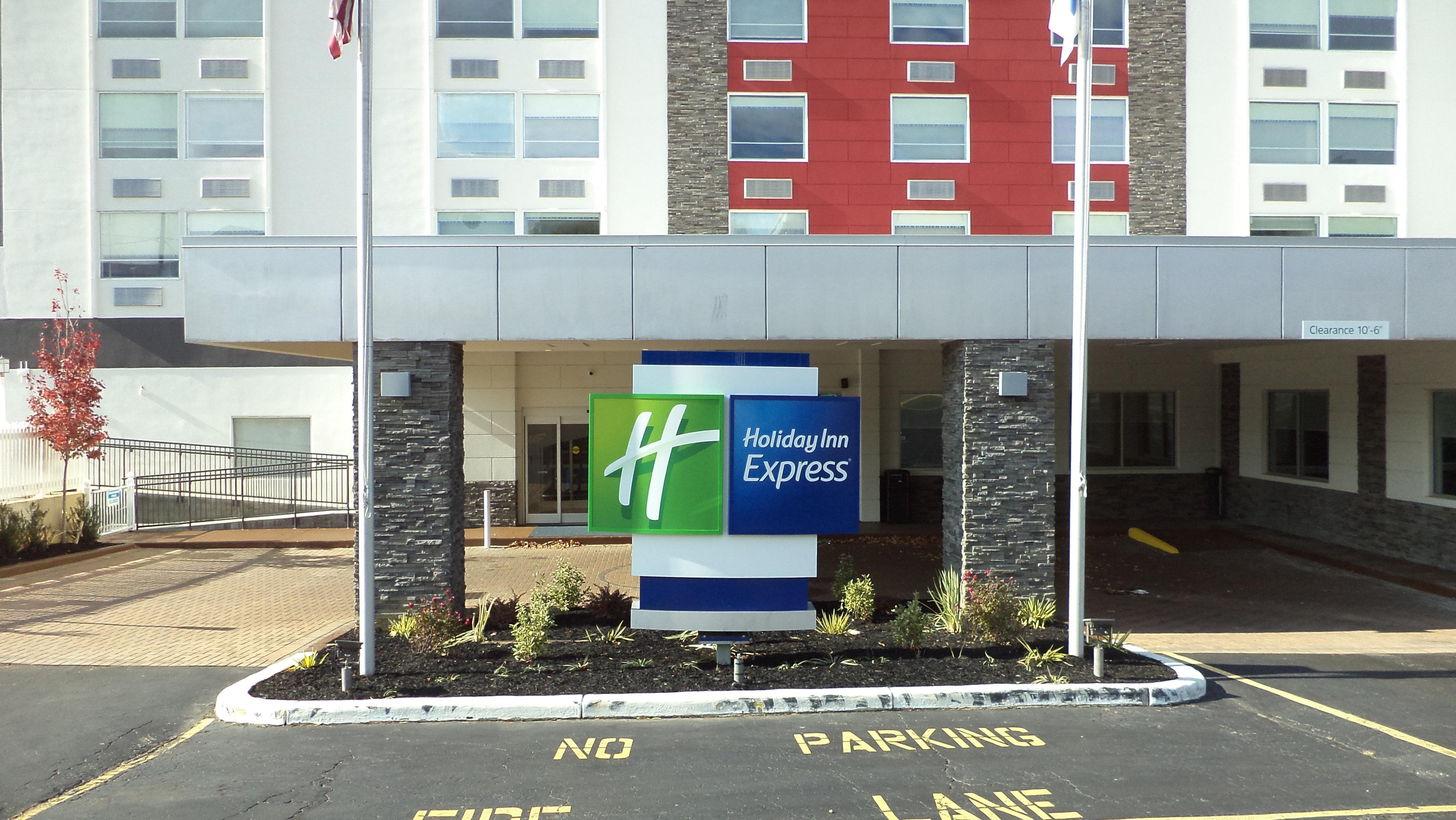 Holiday Inn Express Richmond - Midtown By Ihg Dumbarton Exterior photo